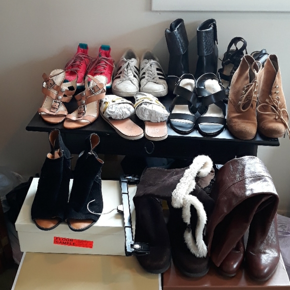 MOVING!!!-CLOSET CLEANOUT - Picture 2 of 2